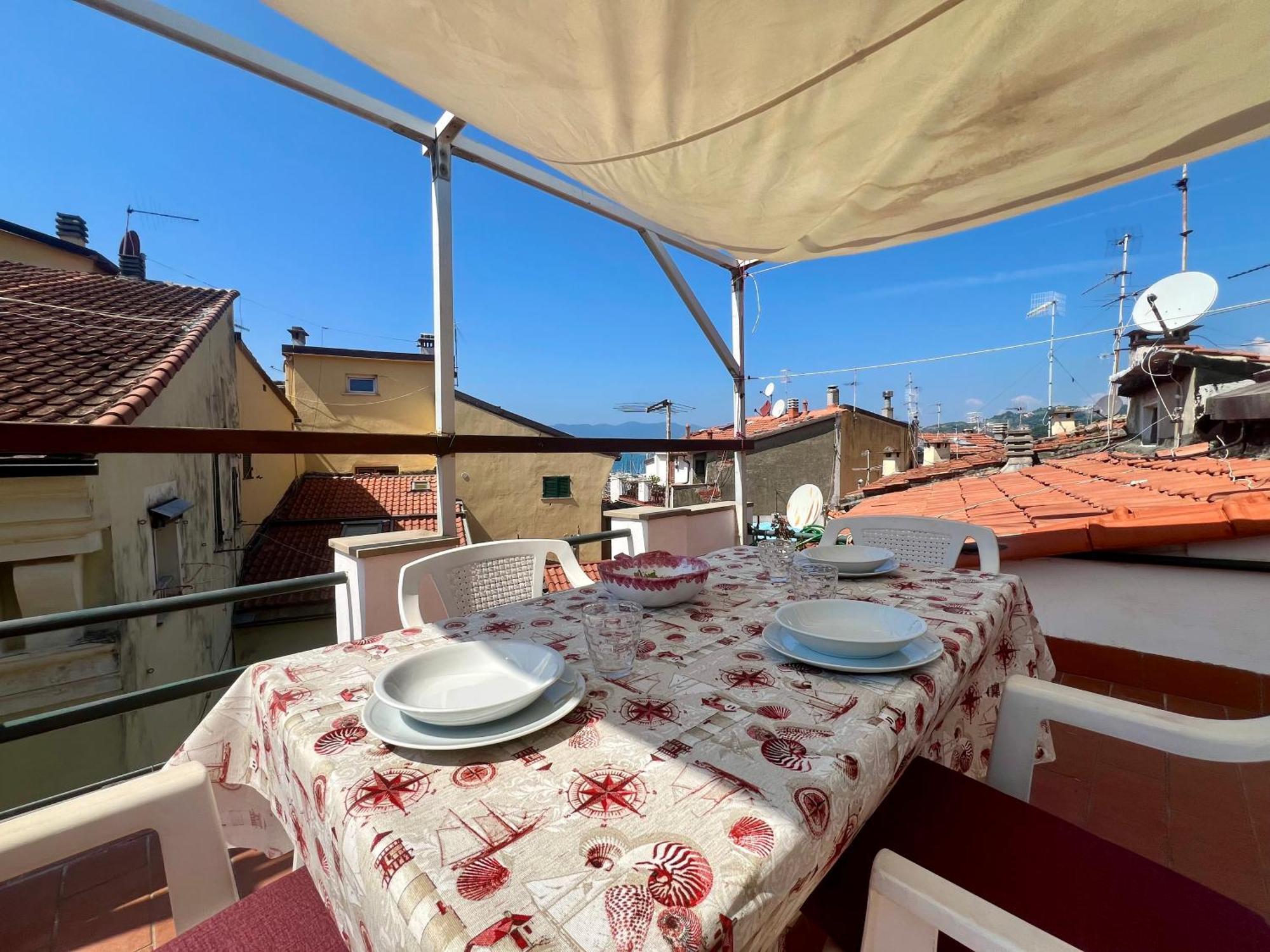 Terrazza Del Centro Apartment Lerici Luaran gambar